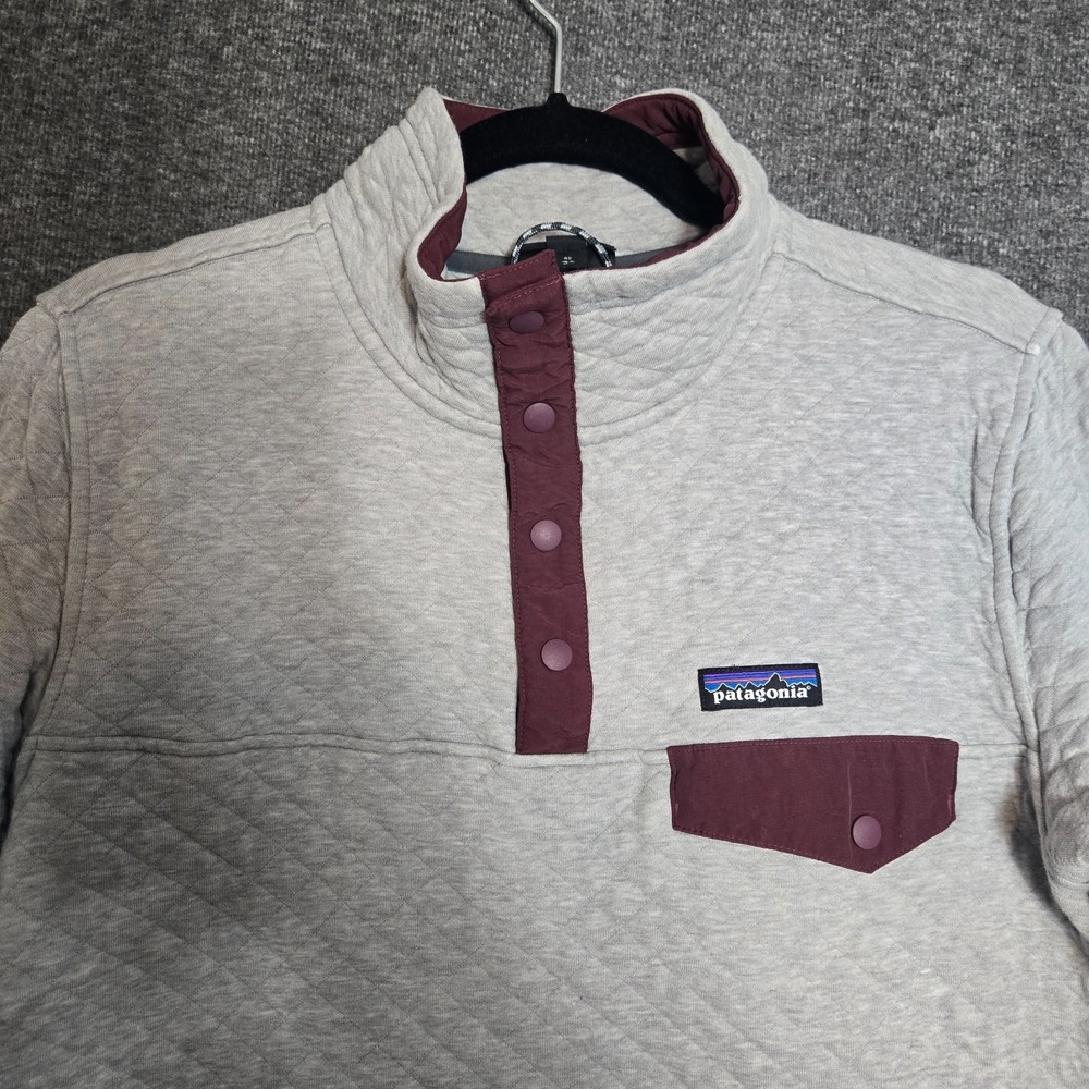 Patagonia Organic Cotton Quilt Snap-T® Pullover Drifter Grey W/ Dark Ruby Size M - Picture 3 of 15